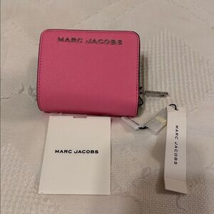 NWT Marc Jacobs Barbie Pink Wallet💗